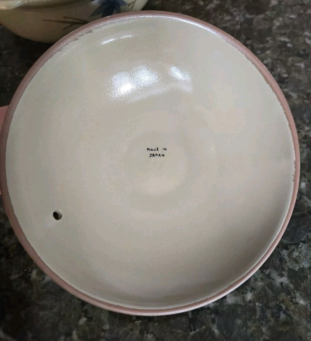 Kotobuki Japanese 10″D Earthenware Donabe Pot Lid Casserole and 5 Bowls