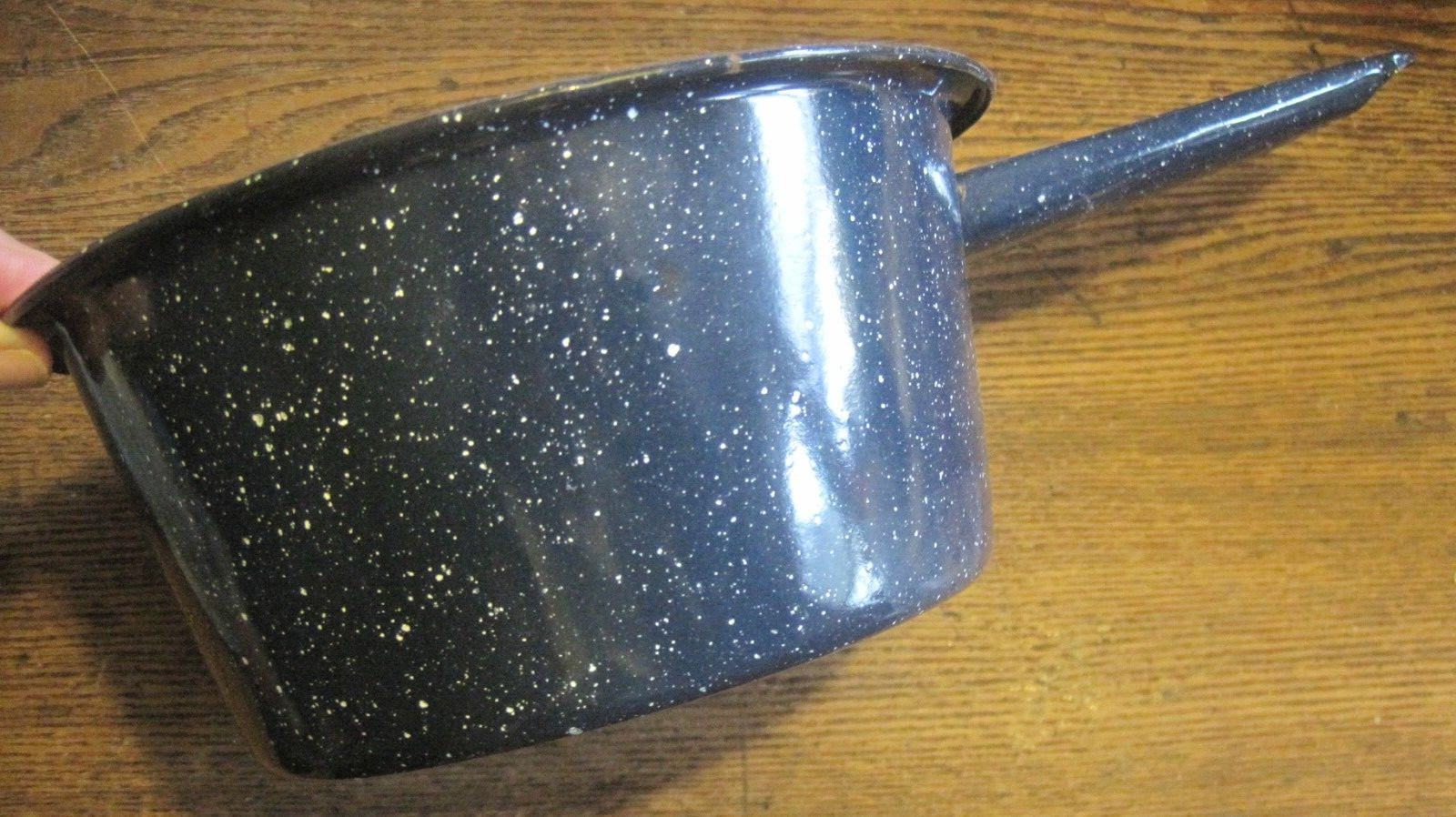 BLUE/WHITE SPECKLED ENAMEL GRANITE WARE SAUCEPAN
