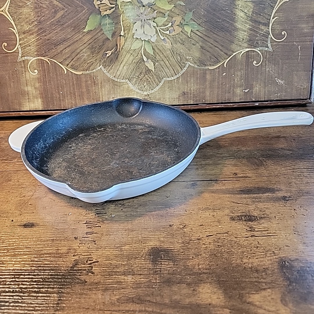 ih 10″ Diam Cast white enamel pan fry Saute Cookware Heavy