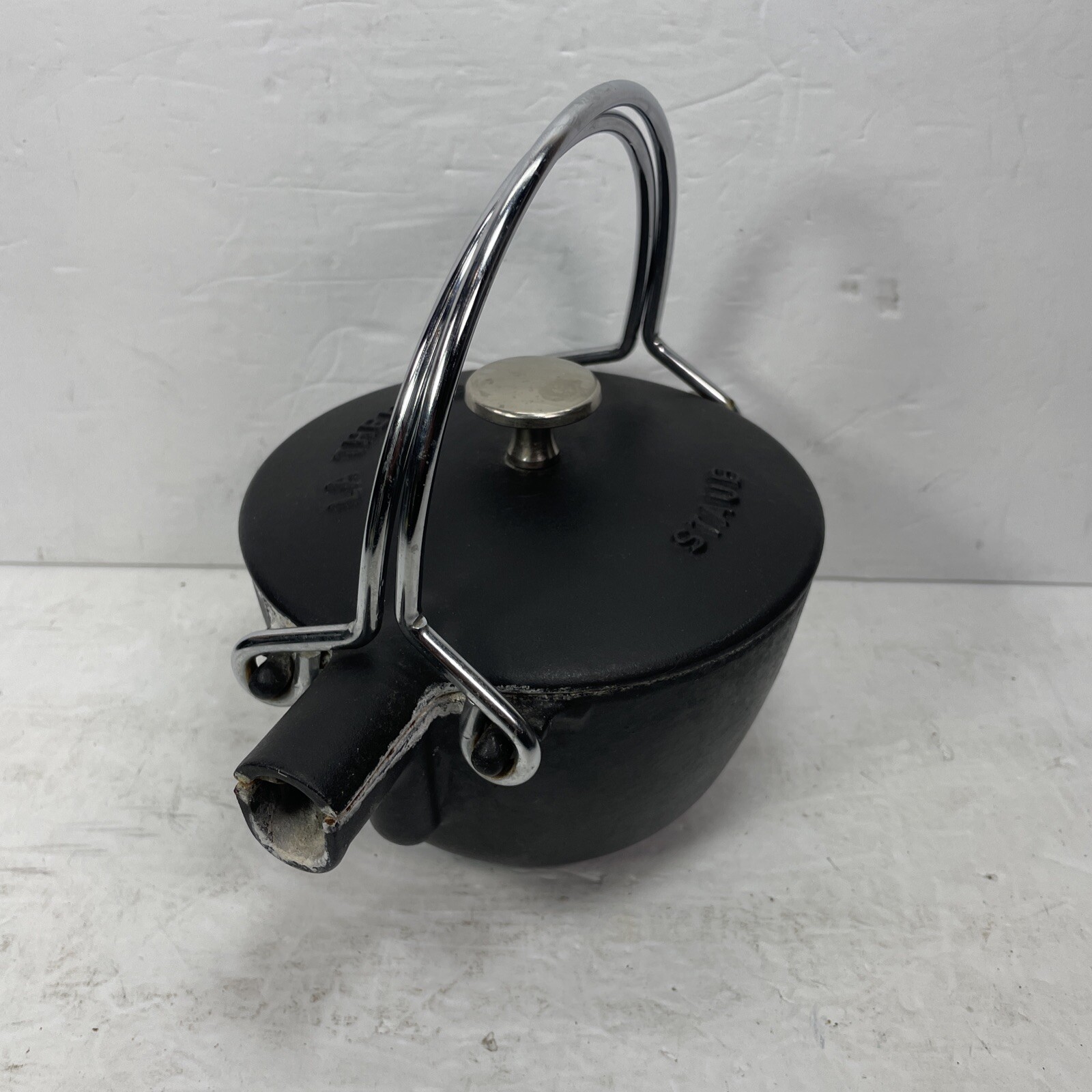 STAUB La Theiere Cast Iron 1 Quart Tea Kettle Tea Pot Matte Black Enamel France