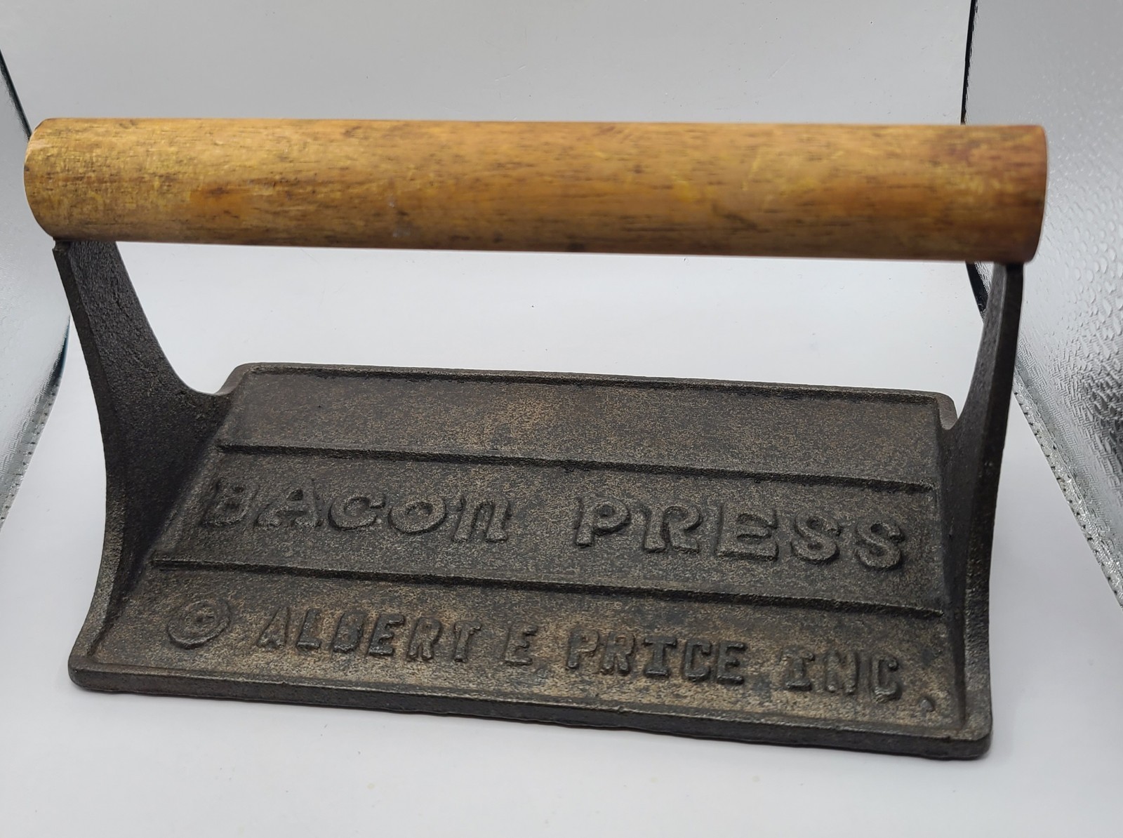 Vtg Cast Iron Albert E. Price Ink Bacon Press Wood Handle 3 Piggies 7 x 4 x 4″