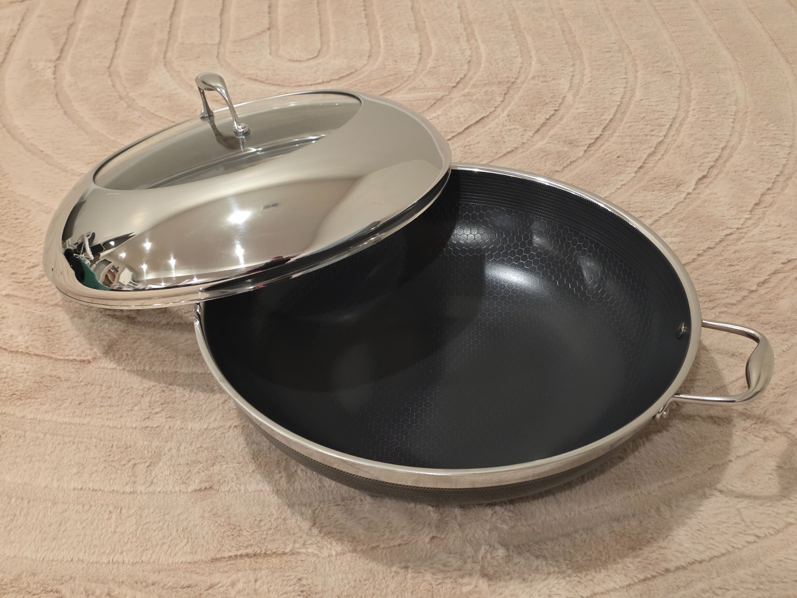 HexClad Hybrid Nonstick 14″ Wok with Stainless Steel Lid – $189 MSRP!
