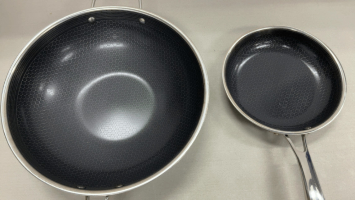 Hexclad 12 Inch Wok + 8 Inch Frying Pan with Lids