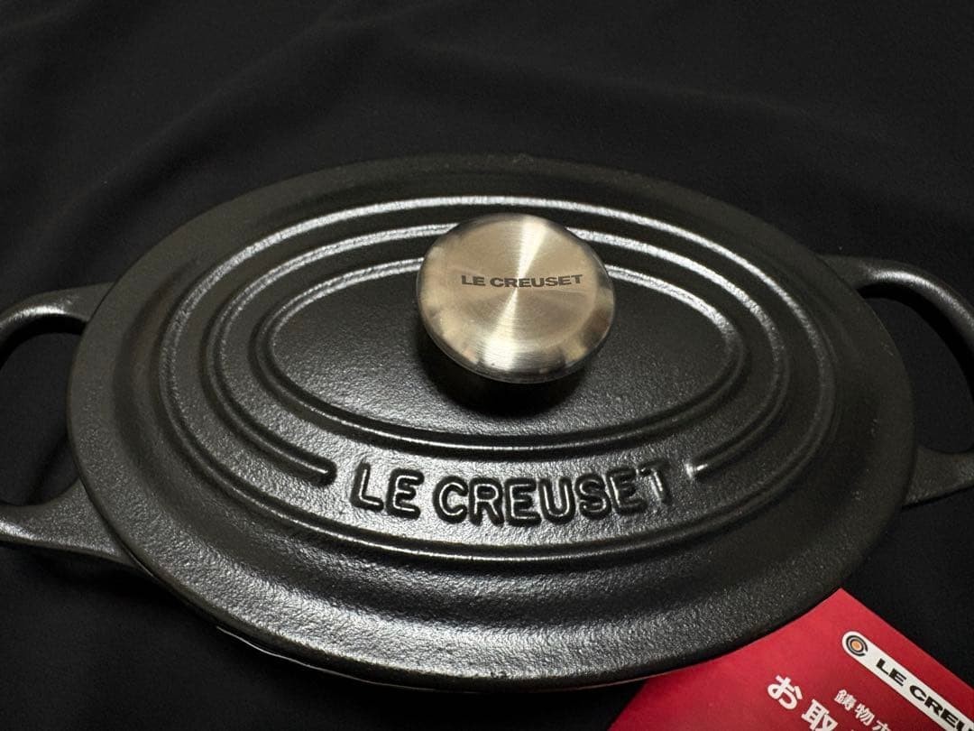 Le Creuset Signature Cocotte Oval 6.7in Enamel Cast iron Dutch Oven Matte Black