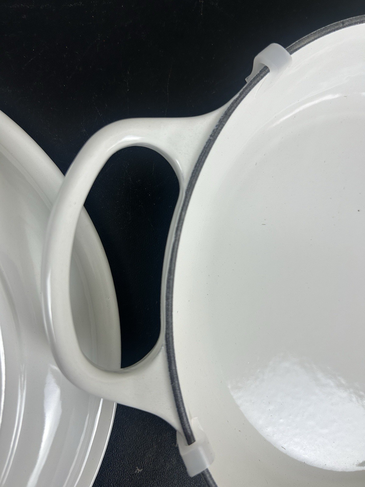 Le Creuset Signature Braiser Cast Iron Casserole Pan Shiny White 2.2L 26cm 2.25