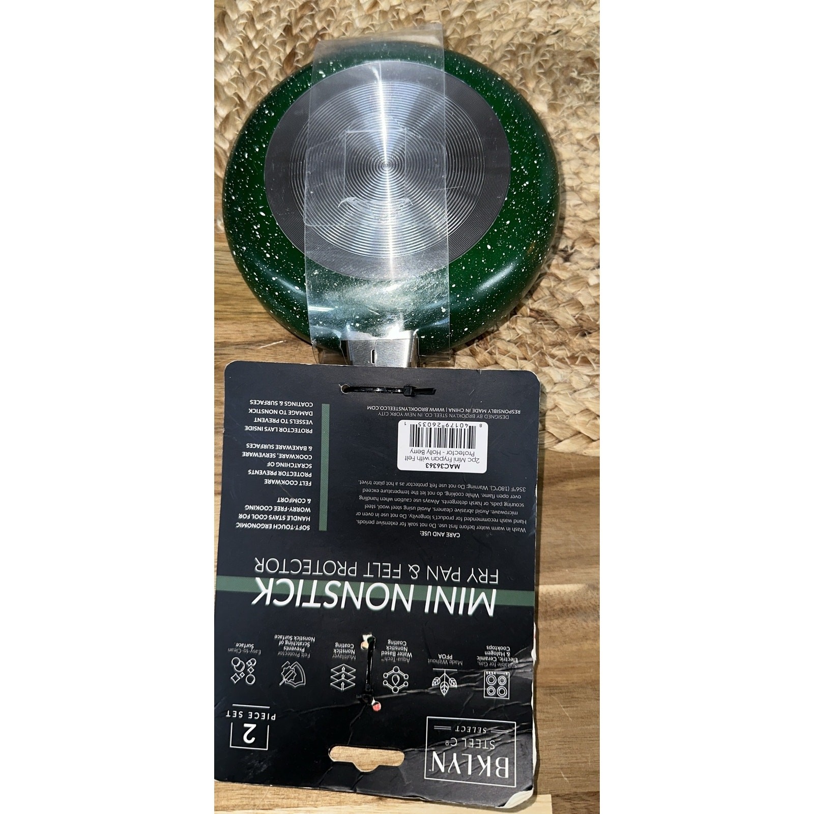 Brooklyn Steel Co. Mini Fry Pan with Felt Set, 2 Piece- Holly Berry-New