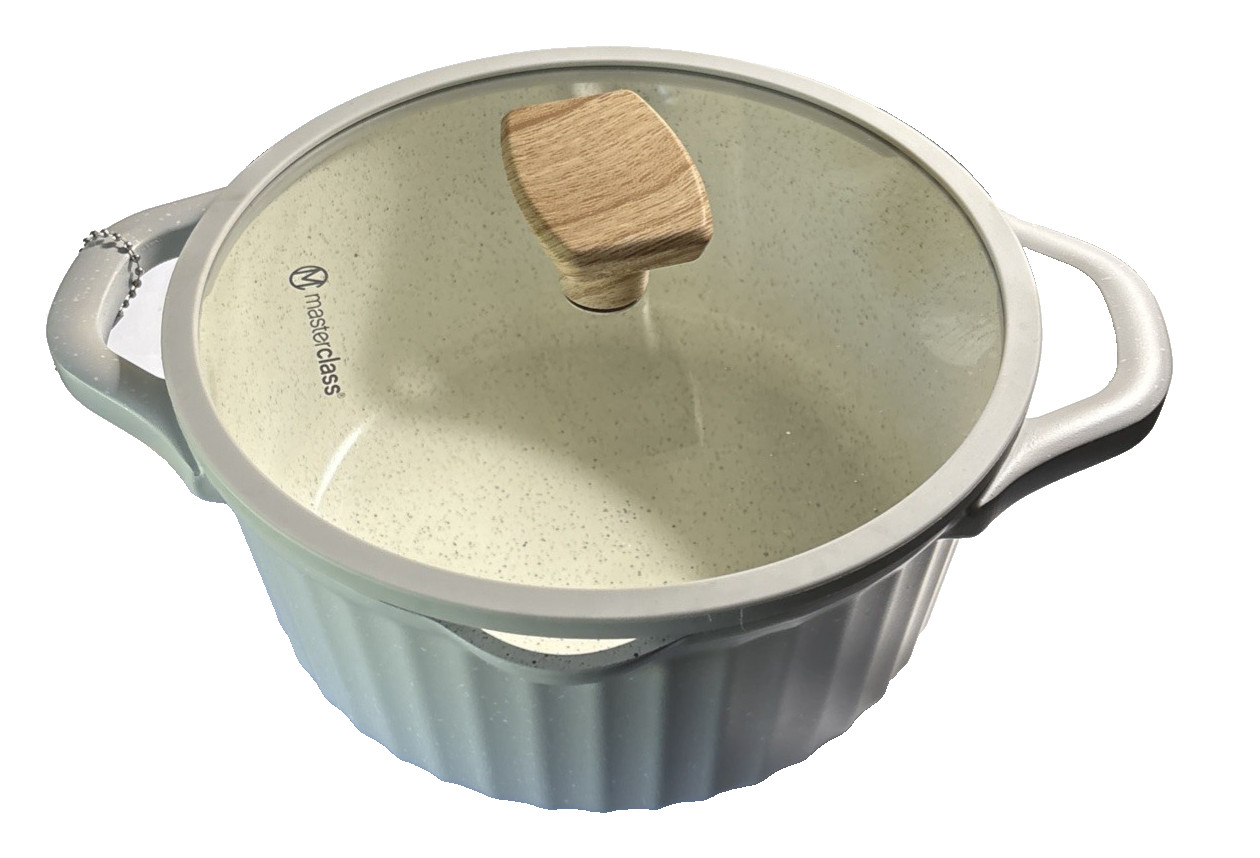 MasterClass Mint Casserole Pan Fluted Design Wooden Lid Knob