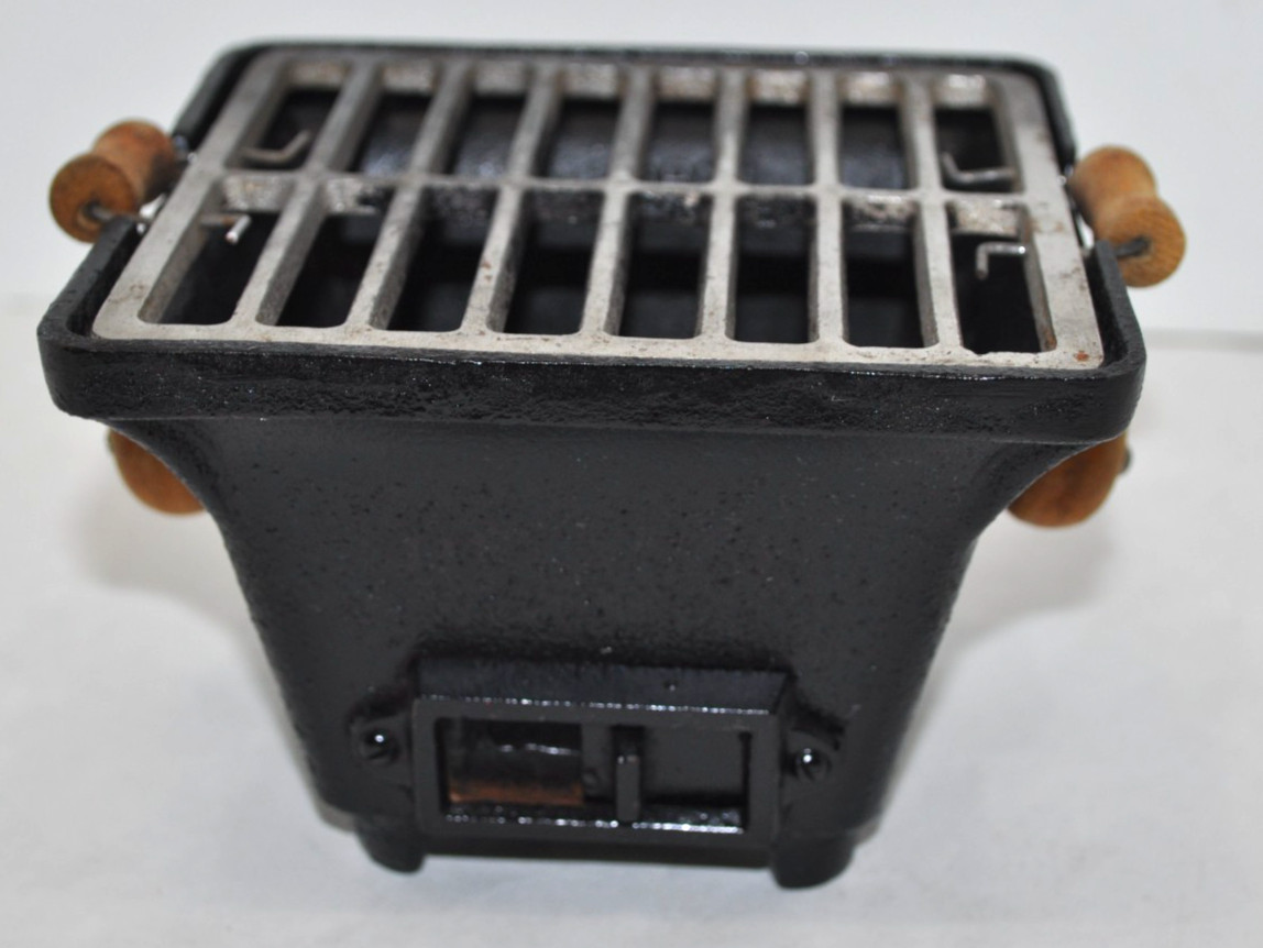 Vintage Cast Iron Mini Hibachi Grill Made in Japan 5x5x3 3/38″ tall