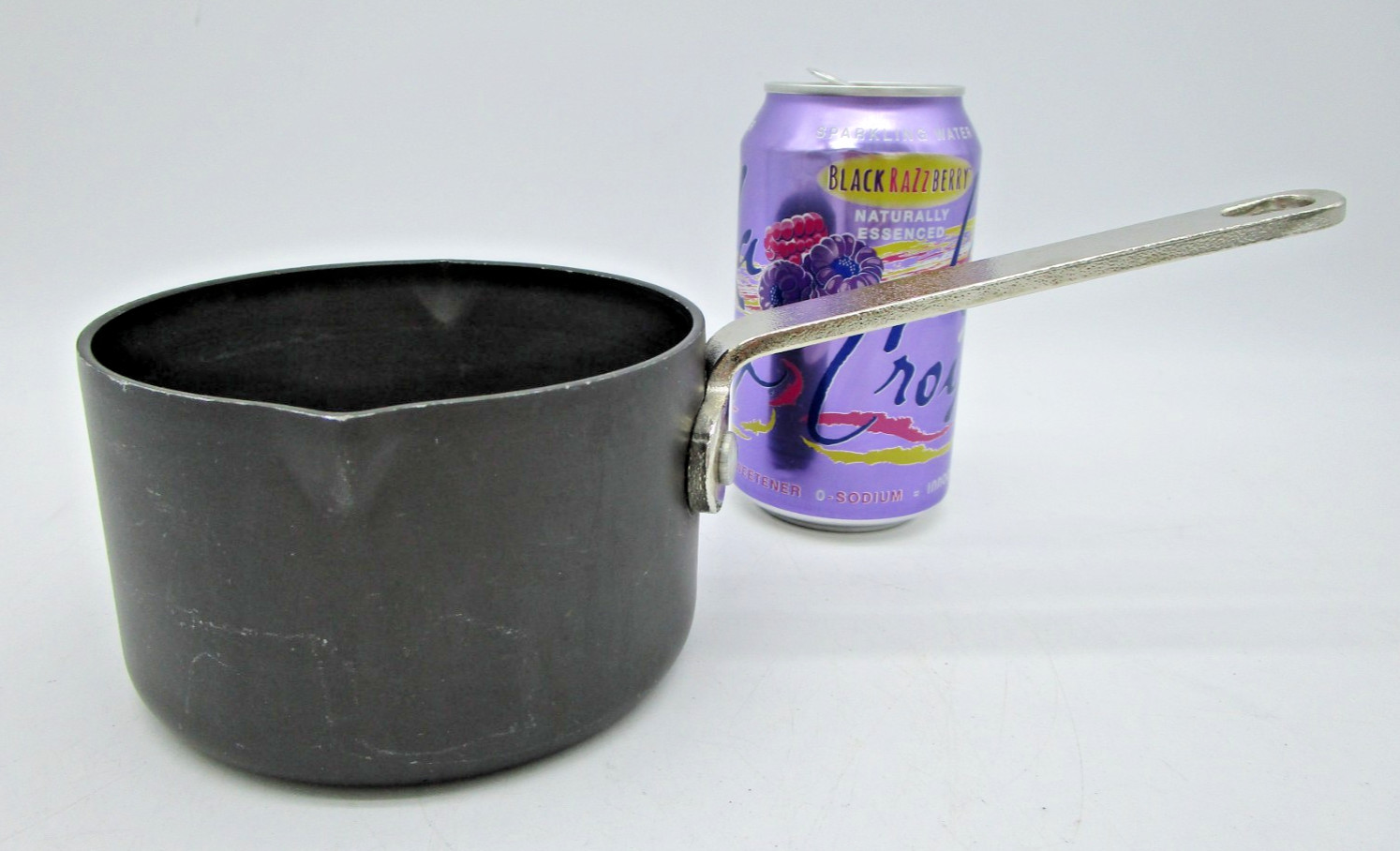 CALPHALON 711 Commercial Perfect Pour Sauce Butter Pan 3/4 qt Anodized Aluminum