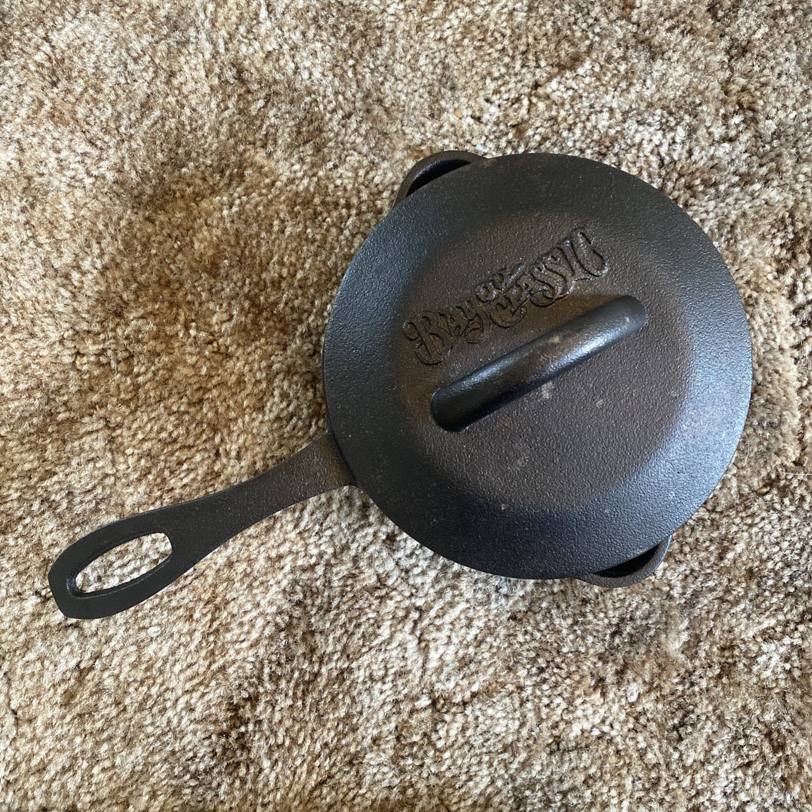 Bayou Classic Quart Cast Iron Covered Sauce Pot Self-Basting Lid Black Vintage