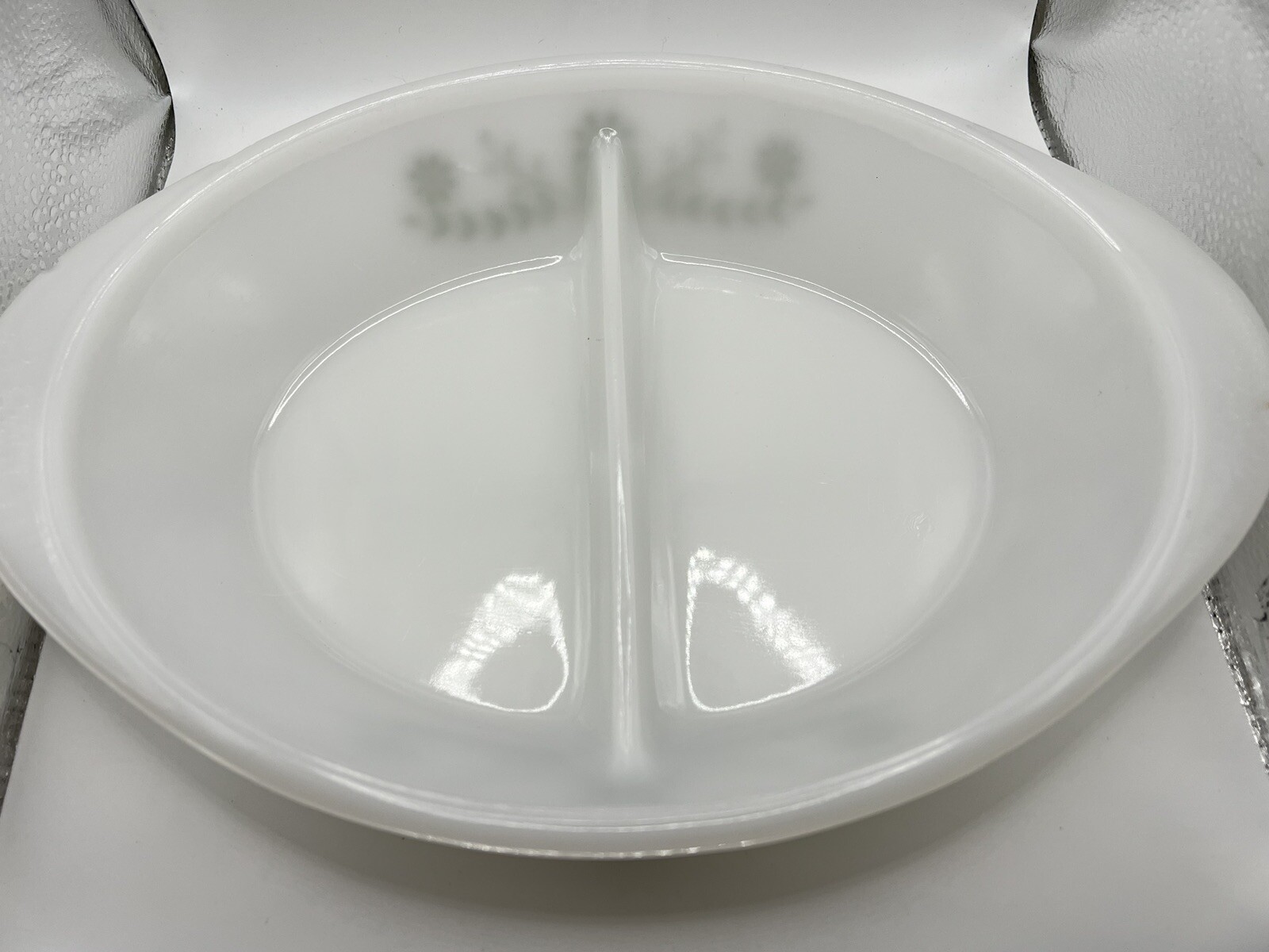 GLASBAKE GREEN DAISY MILK GLASS 10 INCH DIVIDED J2352 CASSEROLE / SERVING DISH