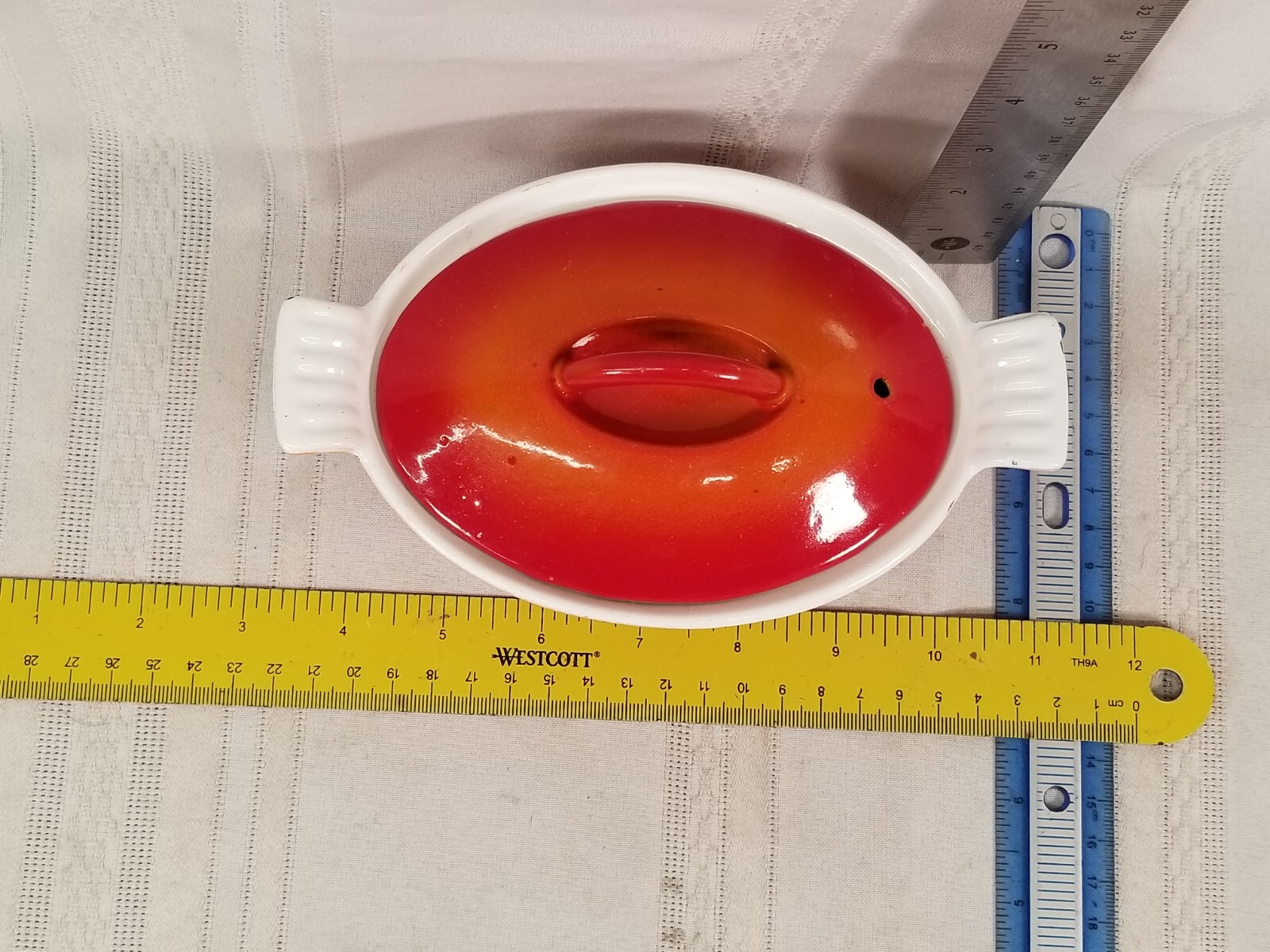 VINTAGE RED ENAMELED CAST IRON COCOTTE WITH LID BELGIUM 16-E 26 N F.E BELGIUM