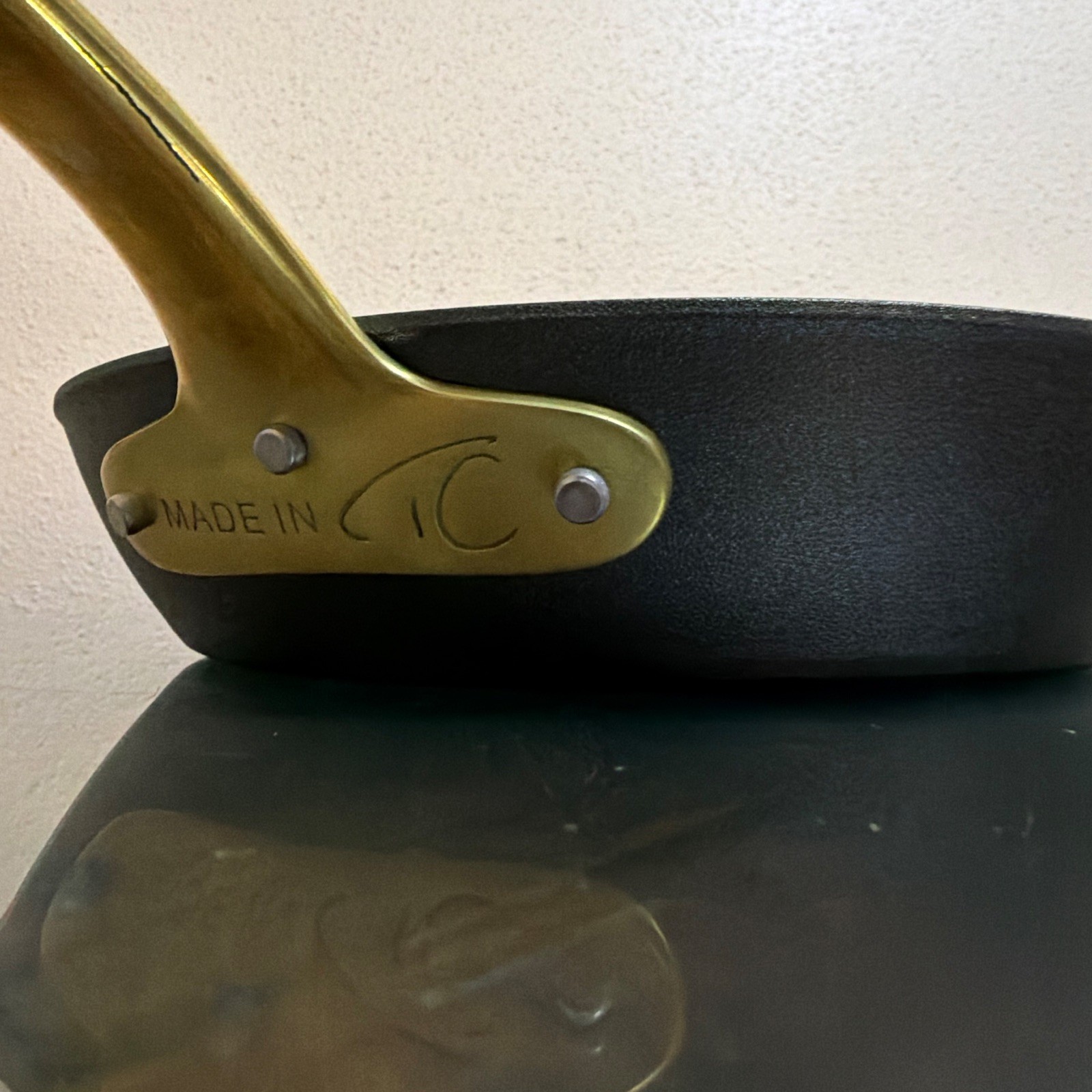 Made In | Tom Colicchio Carbon Steel Non-Stick Frying Pan 9″ | Brass Handle