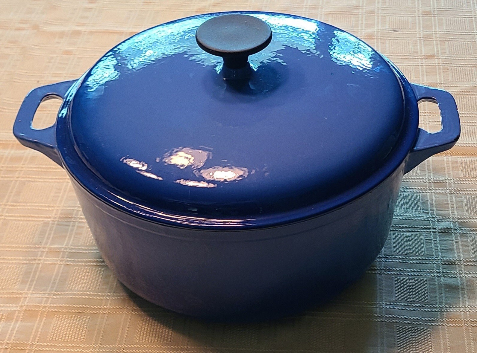 Unmarked Blue Enamel Cast Iron Lidded Dutch Oven 10″ x 5″…… 15 lbs