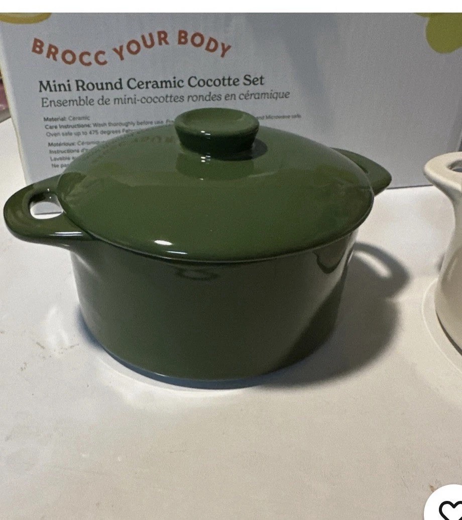 BROCC YOUR BODY Mini Round Ceramic Cocotte Set of 2 Green & White W/Lids NIB