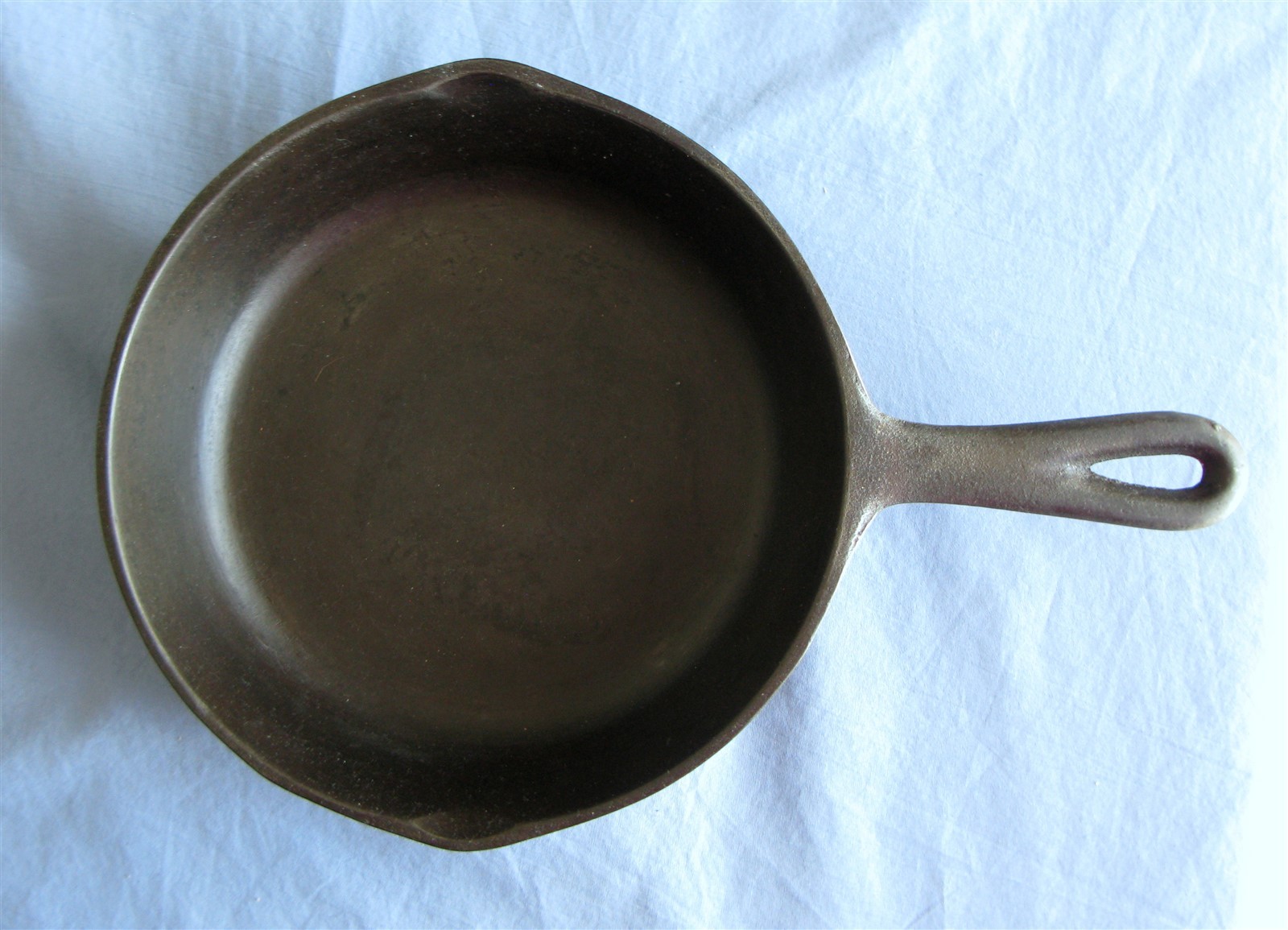 Vintage Cast Iron Skillet Marked #5 Y 8-Inch Double Pour Spout w Heat Ring VGUC