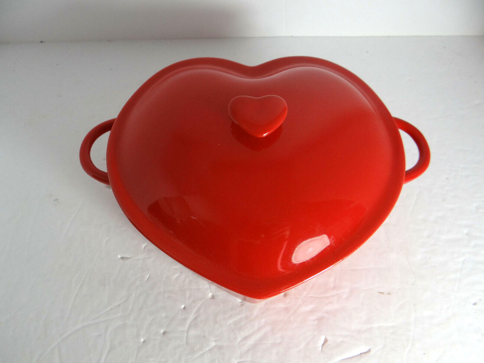 Red Heart Ceramic Covered Casserole Valentine 4 Cups