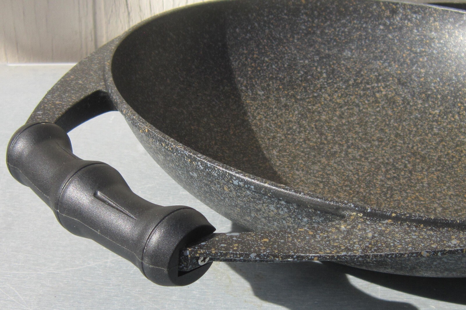 QUEENSENSE Titanium Reinforced 36cm FRYING WOK Cooking Pan Ceramic Die Casting