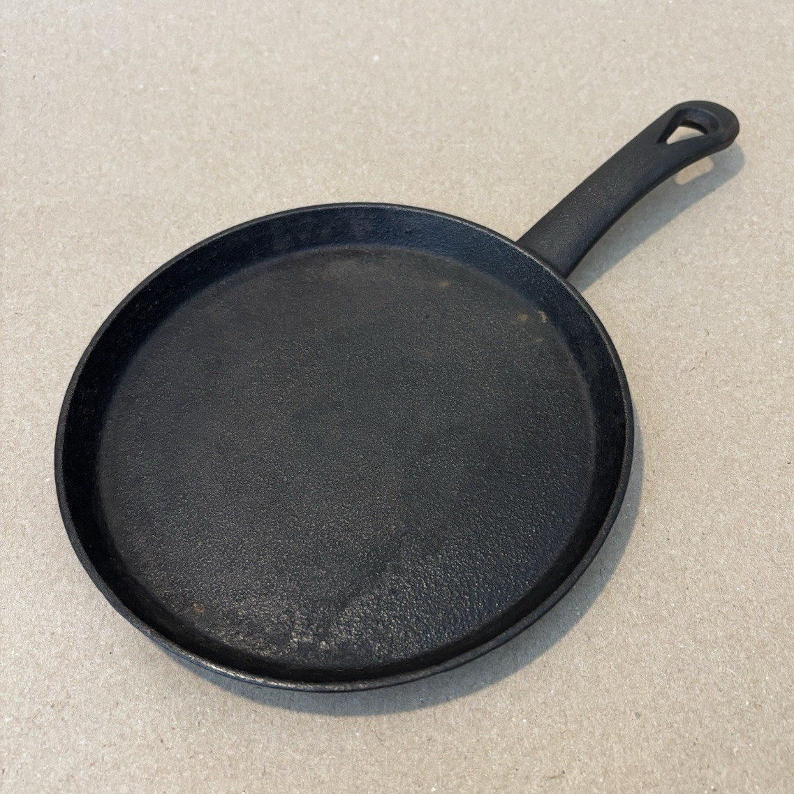 Vintage Cast Iron 6in Round Skillet/Griddle/Crepe Pan Unbranded Long Handle