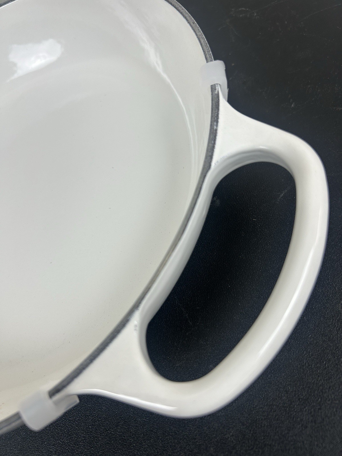 Le Creuset Signature Braiser Cast Iron Casserole Pan Shiny White 2.2L 26cm 2.25