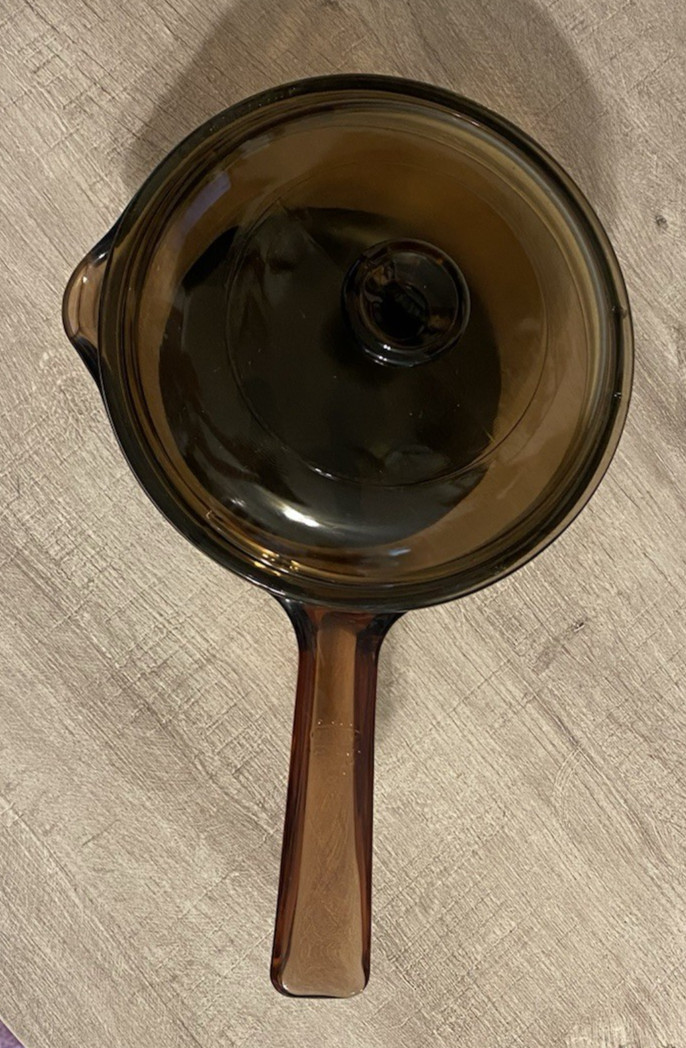 VISION BY CORNING 1 LITER GLASS / SILVERSTONE SAUCEPAN W SPOUT AND LID PREOWNED