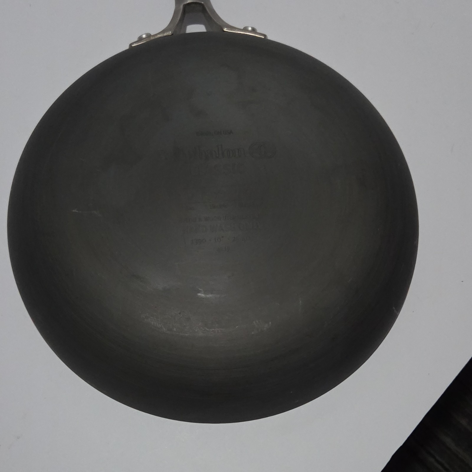 Calphalon Classic 1390 10in Non-Stick Frying Pan, Long Handle, Flat-Bottomed