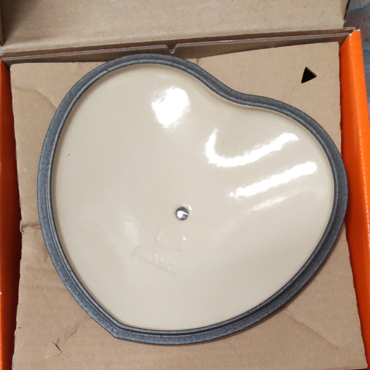 Le Creuset Cast Iron Cocotte d’Amour Heart Dutch Oven 20cm 7.9in Cassis Box