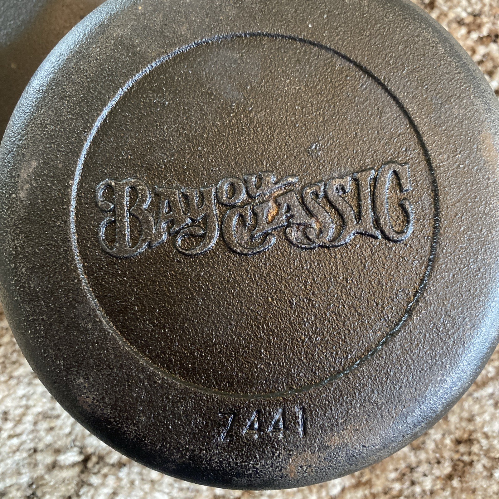 Bayou Classic Quart Cast Iron Covered Sauce Pot Self-Basting Lid Black Vintage