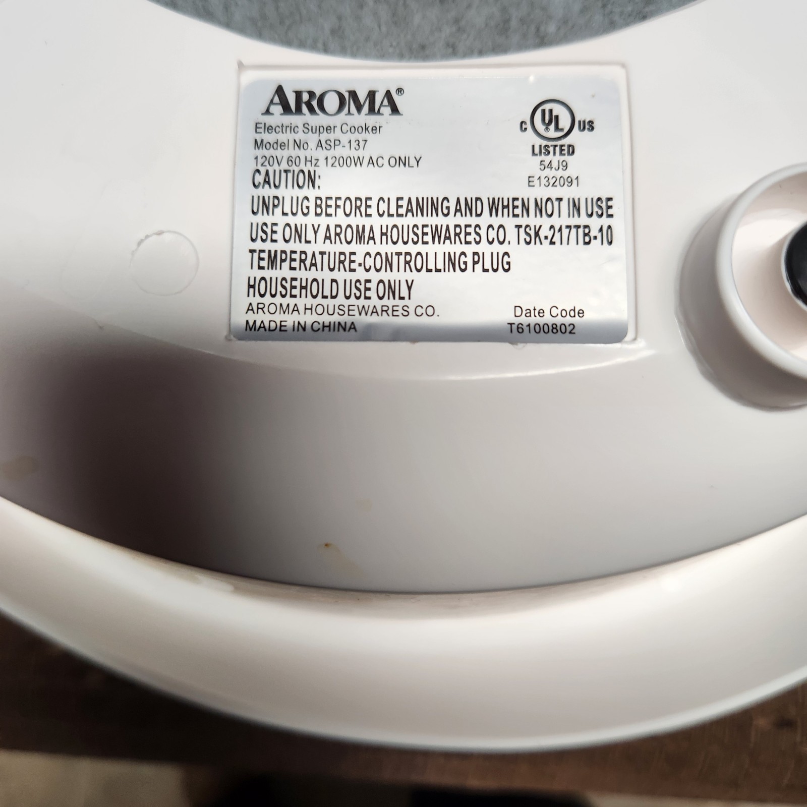Aroma ASP-137 3-Quart Super Pot (3 in 1 : Grill, Slow Cook, Steam) Black & White