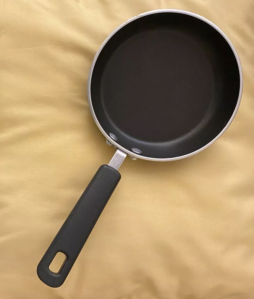 REDUCED!!!!!!!!!!!!!!!!!FABERWARE 5 inch diameter frypan