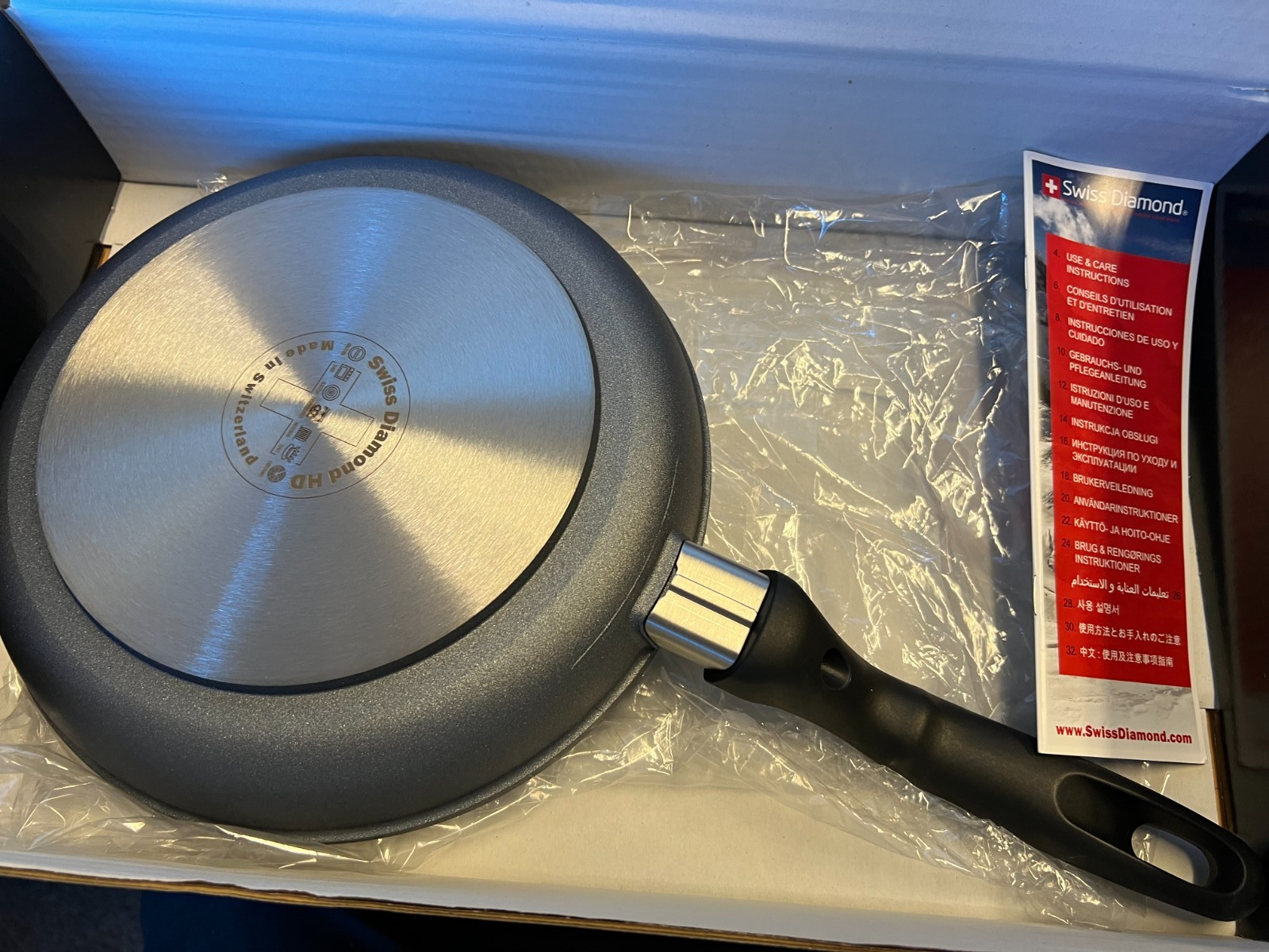 Swiss Diamond – 9.5″ Induction Fry Pan w/Glass Lid 6424ic in retail box