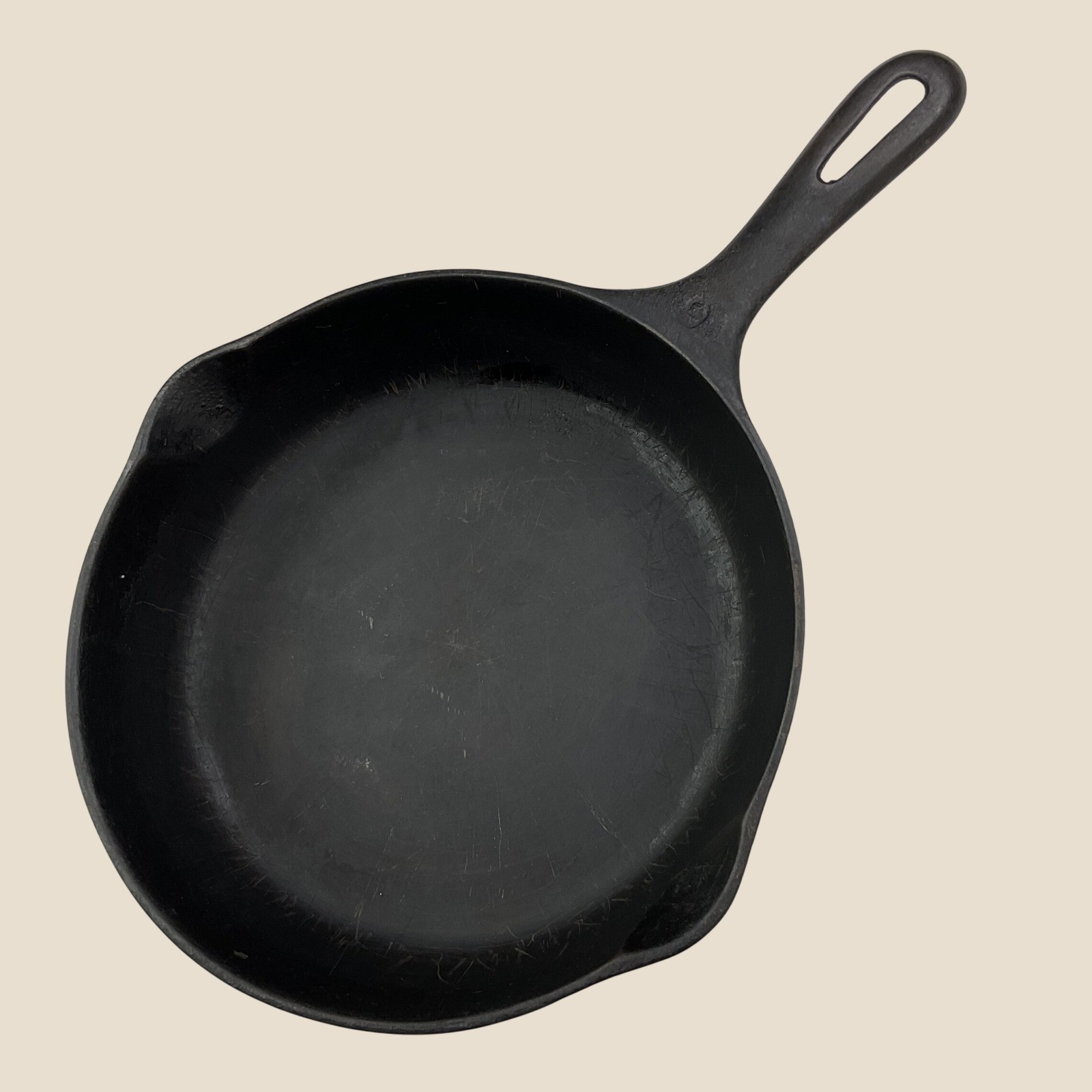Vintage 8 Inch Cast Iron Skillet Round Frying Pan Dual Spouts Unmarked S Mark