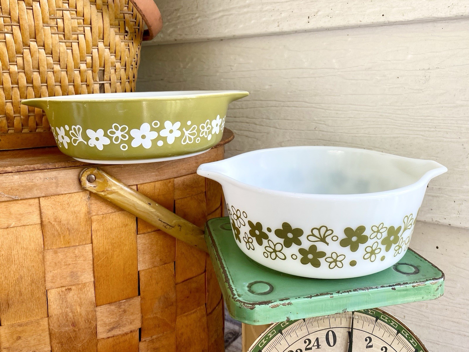 LOT of 2 PYREX Spring Blossom Crazy Daisy Green 471/472 Casserole Dishes NO LID