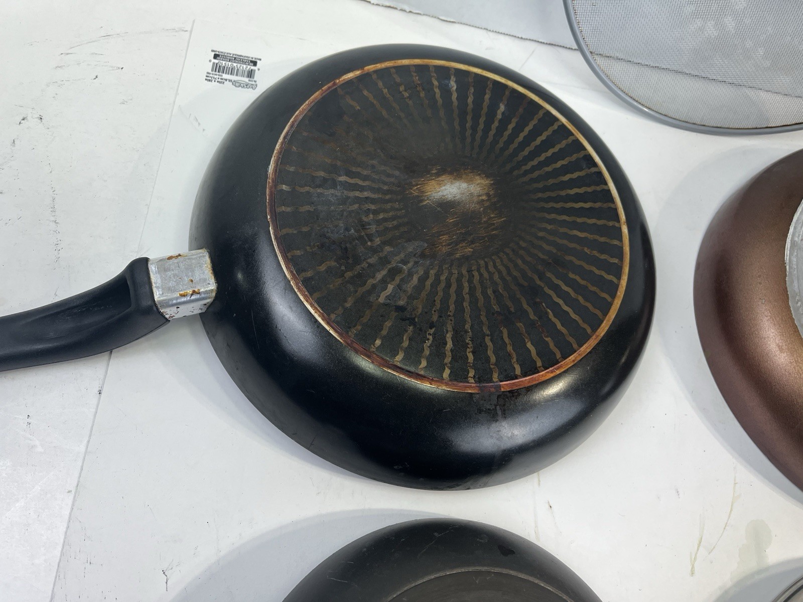 Four Piece Frying Pans Plus Screen Lid See Pics For Sizes Y B