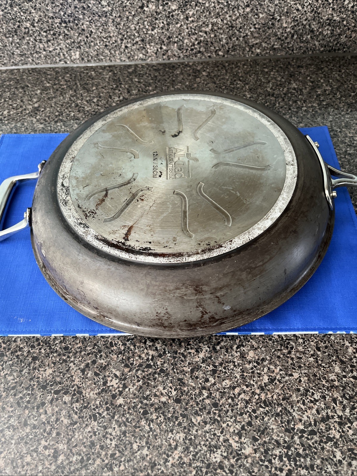 All-Clad HA1 Hard Anodized Nonstick PFOA Free 12″ Frying Pan Sturdy