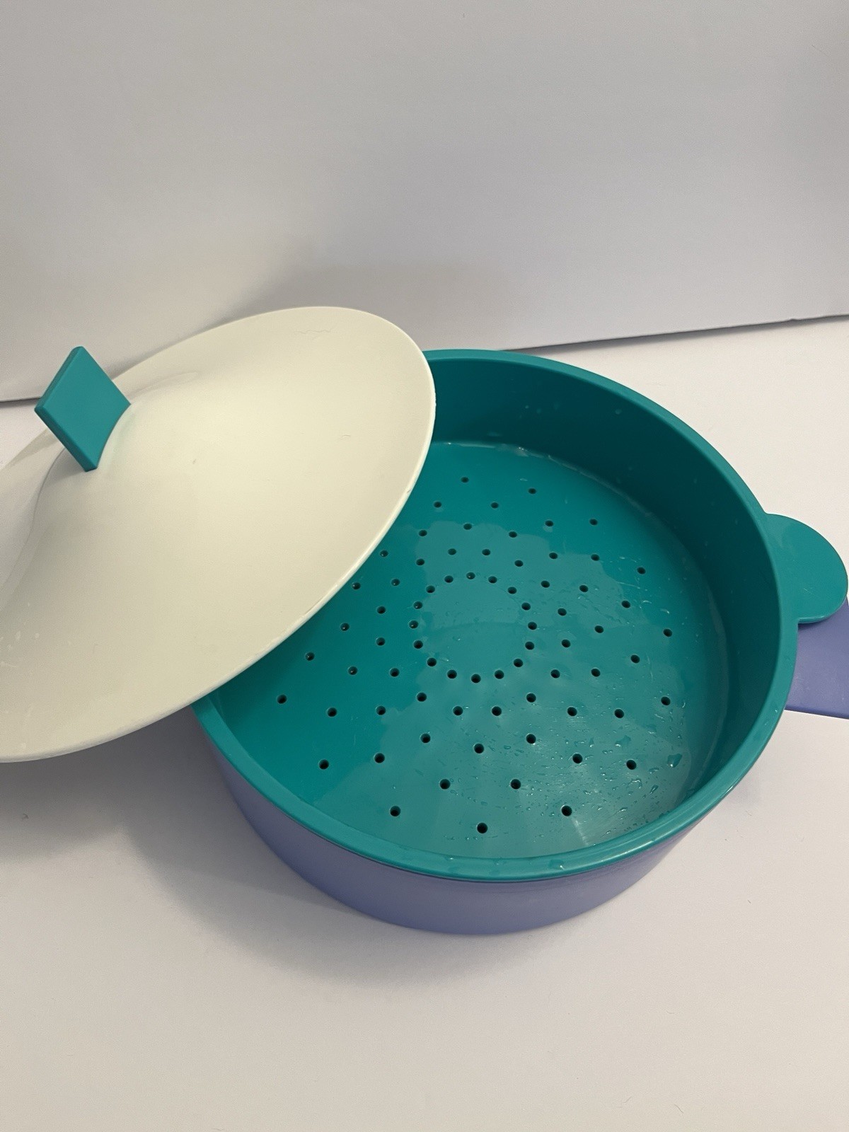 Tupperware Micro-Steamer Microwave Steamer 1.5 qt Blue/Teal/White w/ Lid