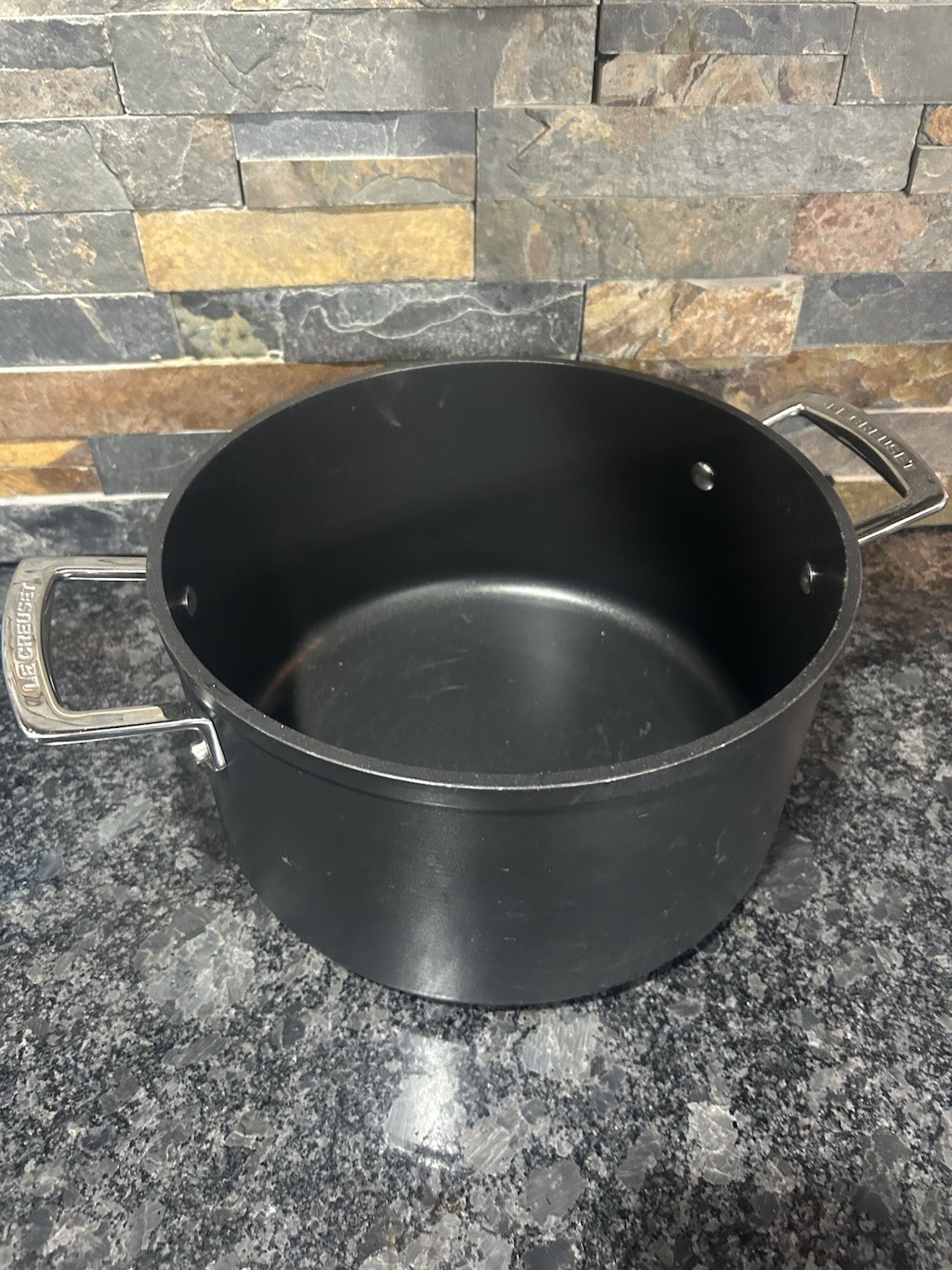 Le Creuset 6 Qt 24cm Stock Pot Hard Anodized Nonstick Black No Lid