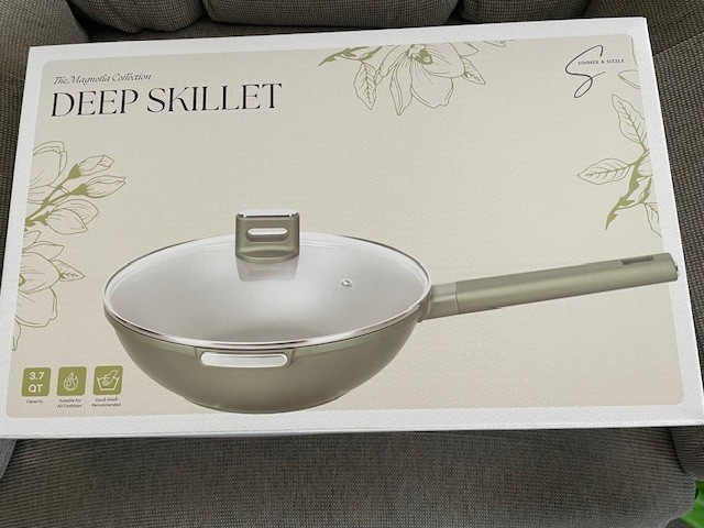 3.7 Quart Deep Skillet Sage Green. with glass lid. Suitable for cooktops