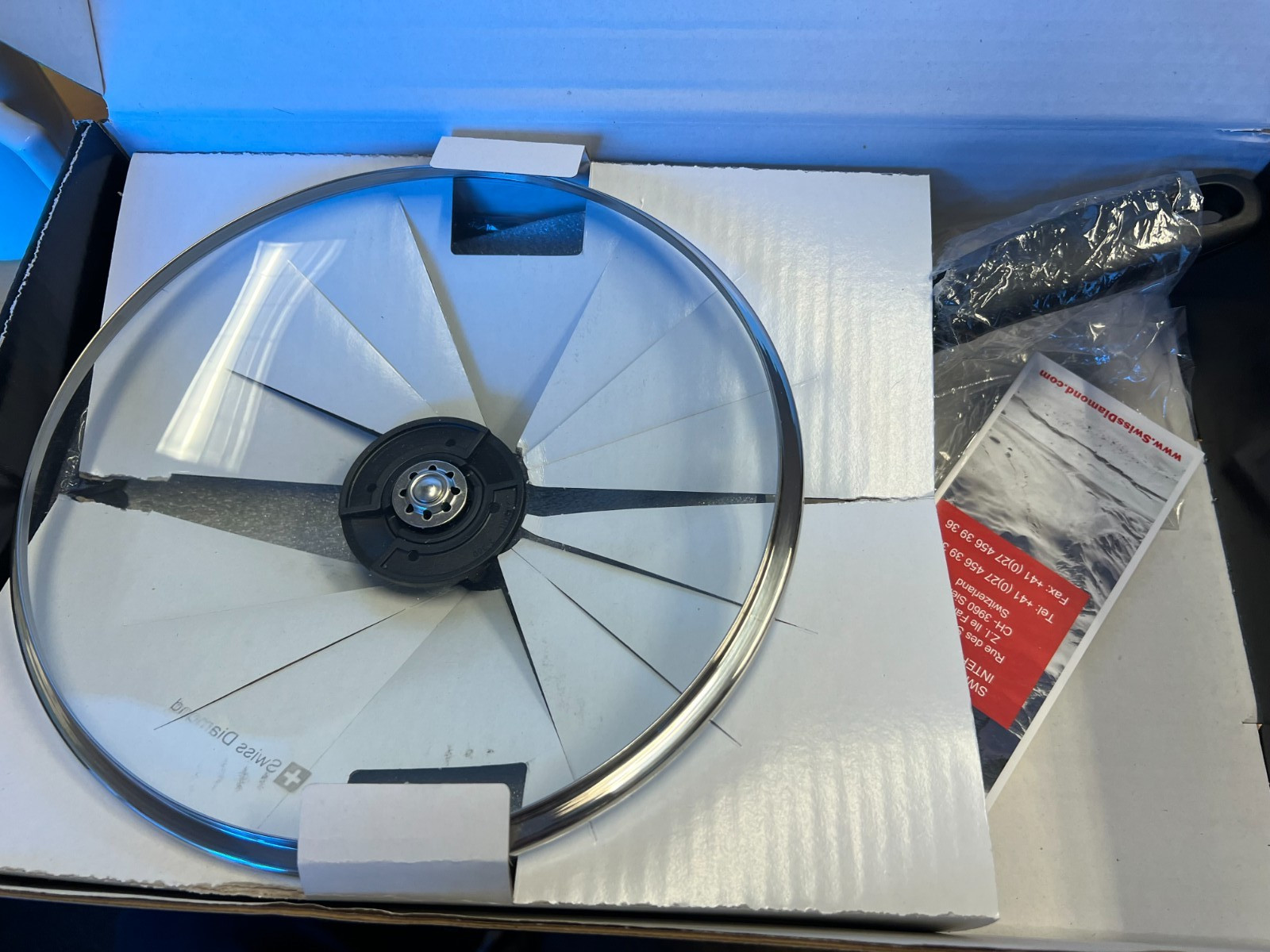 Swiss Diamond – 9.5″ Induction Fry Pan w/Glass Lid 6424ic in retail box