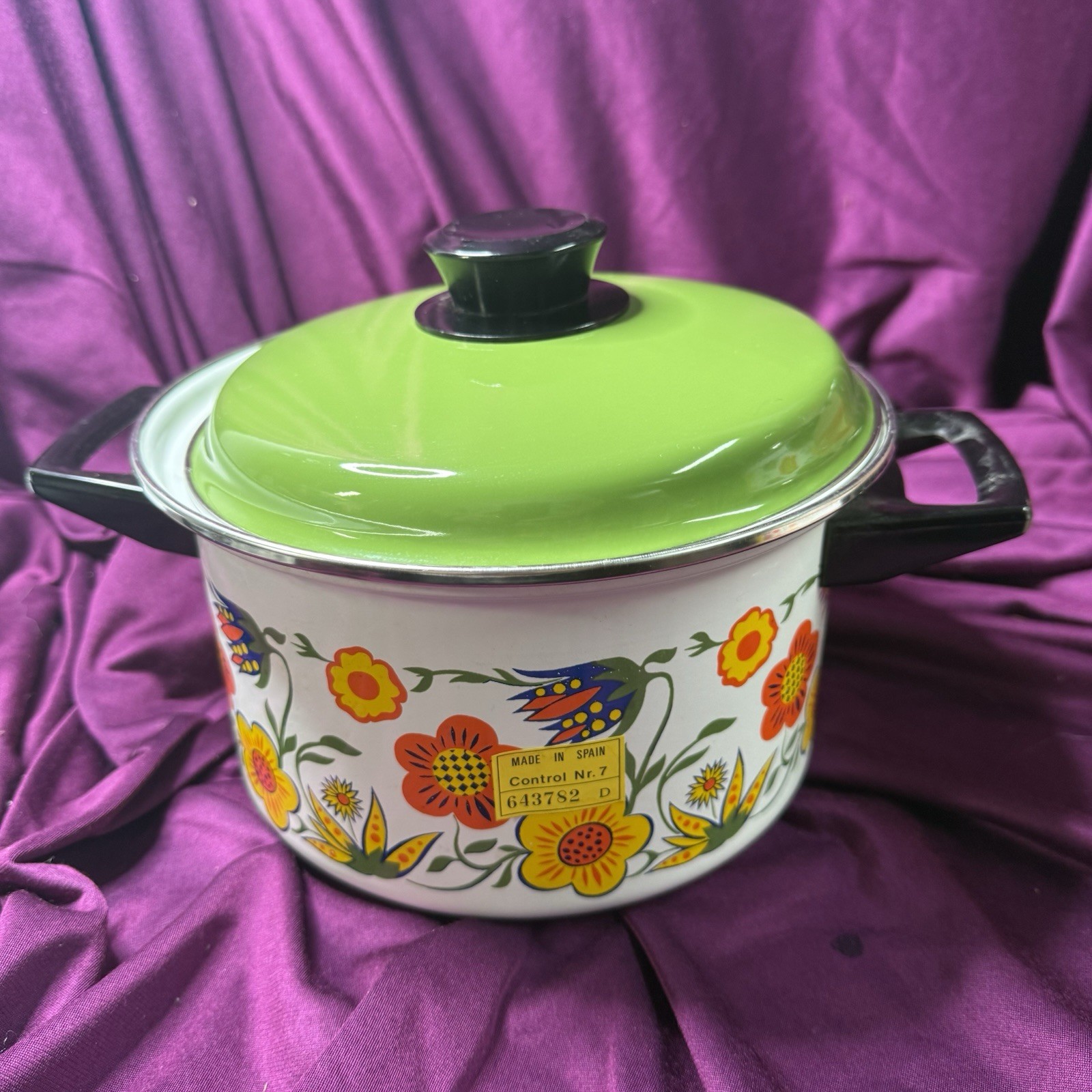 NIB Vintage Gourmet Cookware 3-1/2 Qt Covered Casserole Porcelain Steel G-8