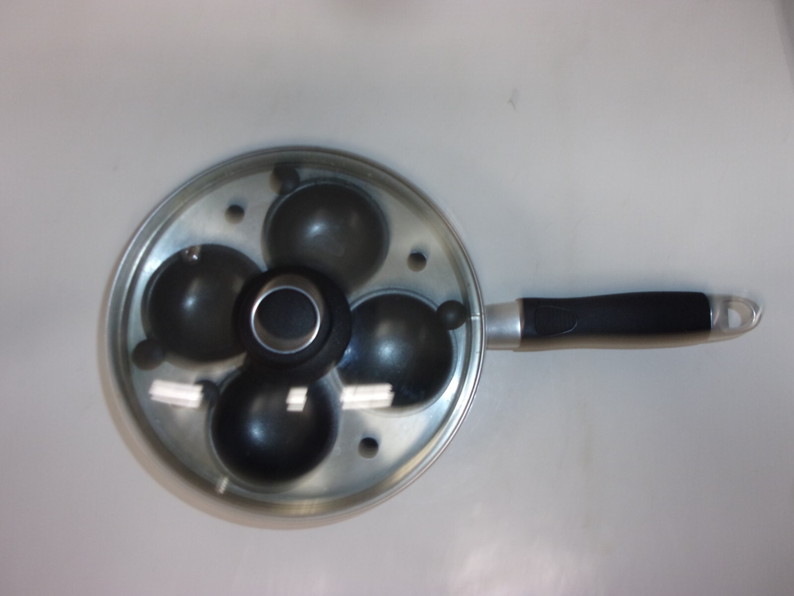 Unbranded 8 1/2″ Non-Stick Fry Pan With 4 Cup Egg Poacher Insert With Lid