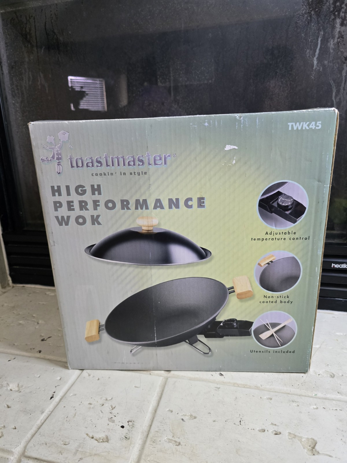 Toastmaster High Performance Electric Wok Pan Non Stick Model TWK45 W/ Box