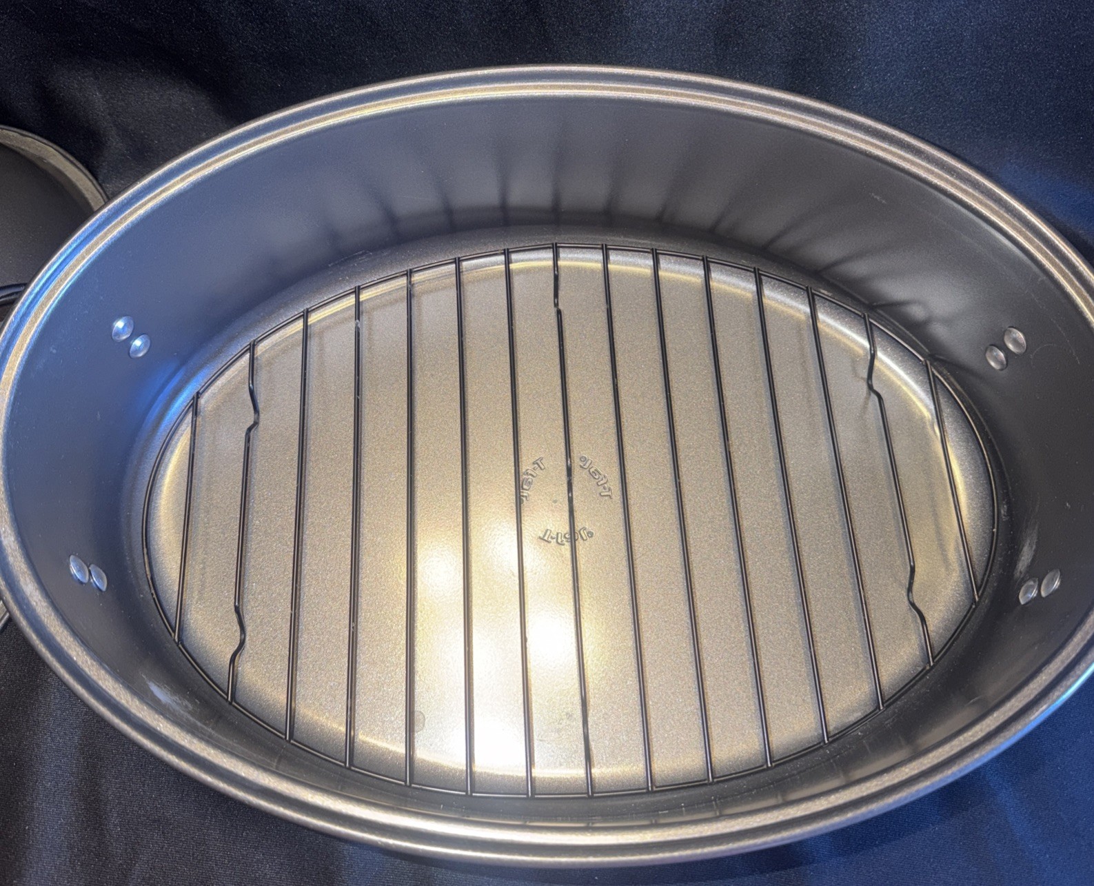 T-fal Nonstick Turkey Roaster with Rack and Domed Lid. Never Used 16 x 9 Inches