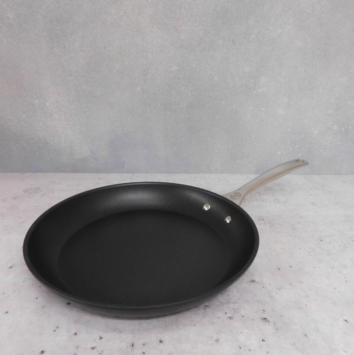 Le Creuset Toughened Nonstick PRO Fry Pan with Glass Lid, 12 Inch – New