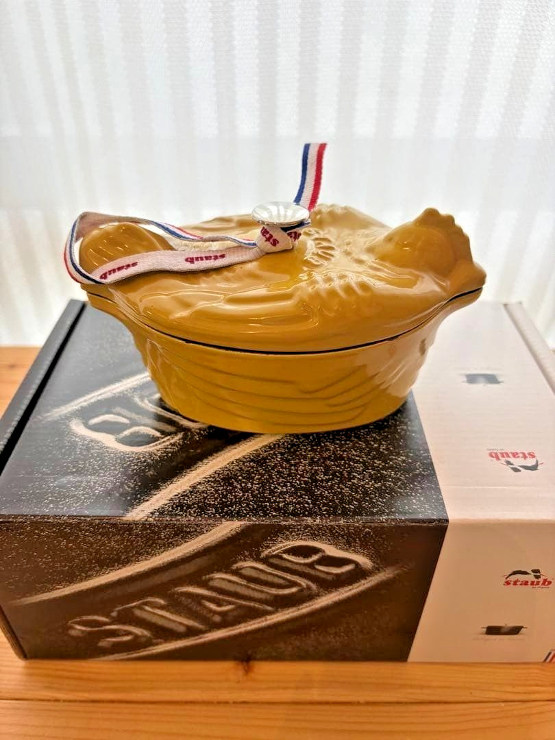 Staub 50th Anniversary Citron Yellow Chicken Cocotte 11cm Cast Iron Pot New