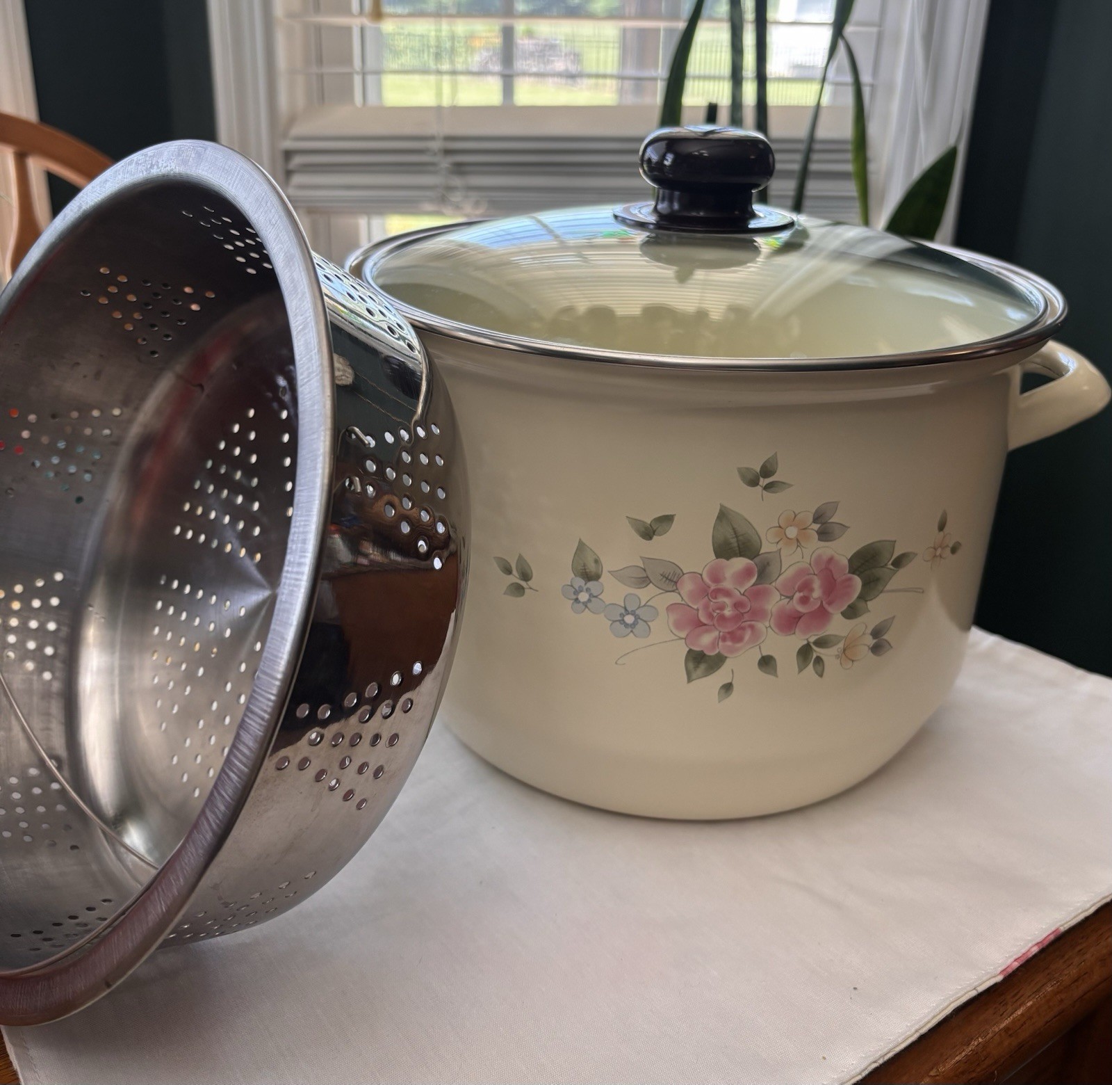 Vintage Pfaltzgraff Tea Rose Enameled 8 Qt Stock Pot with Steamer Insert Basket