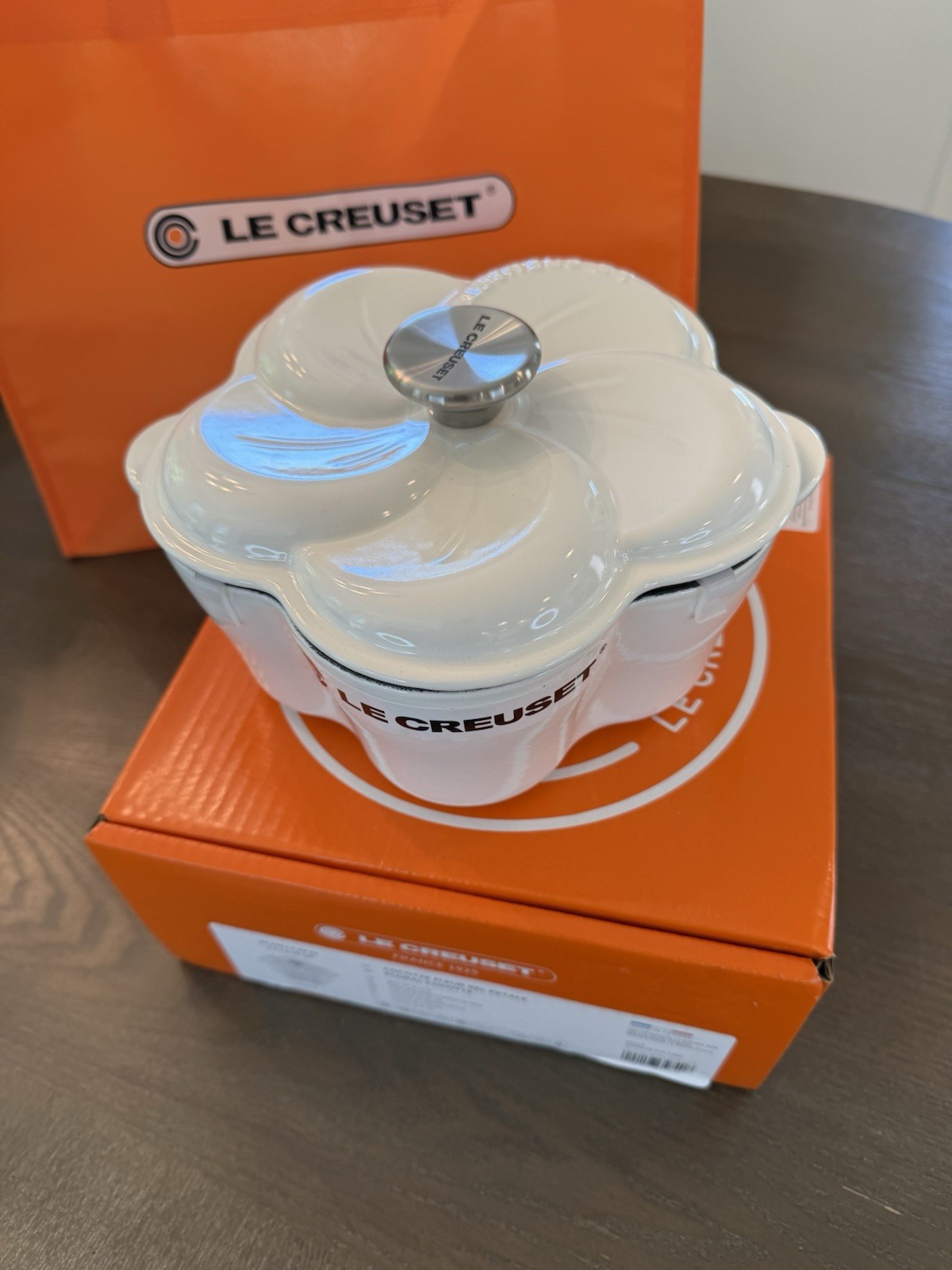 NEW Le Creuset Traditional Floral Flower Petal Cocotte 2.25 qt Dutch Oven White