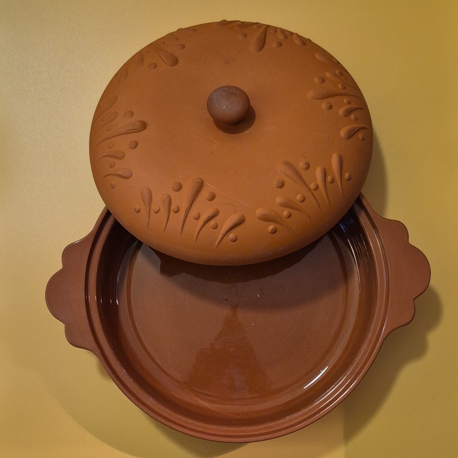Terracotta Clay Round Casserole Dish with Lid, 1.5 qt, Two-Piece, Used