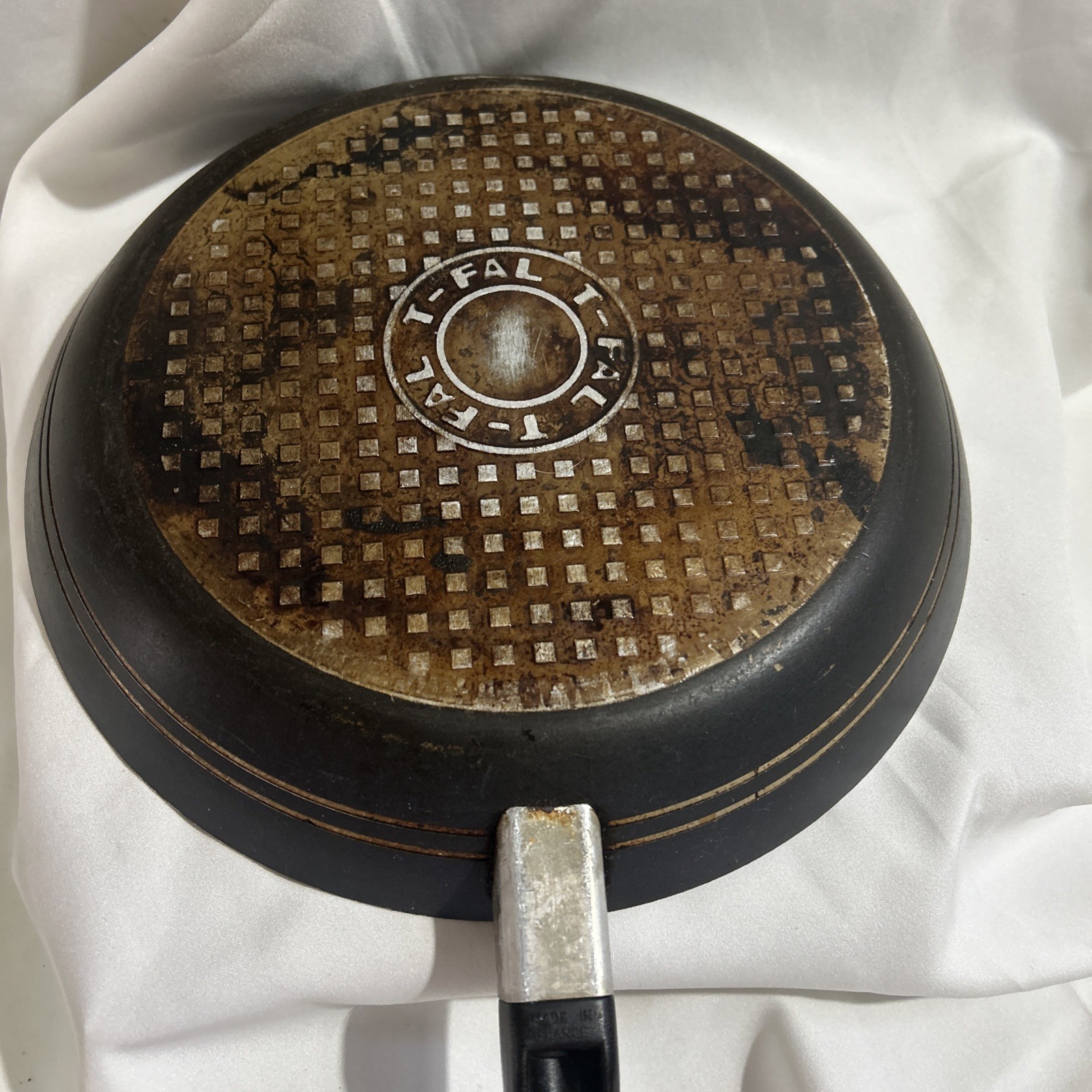 T-Fal Easy Care Non-Stick Frying Pan 10.25” In Diameter Moderate Condition