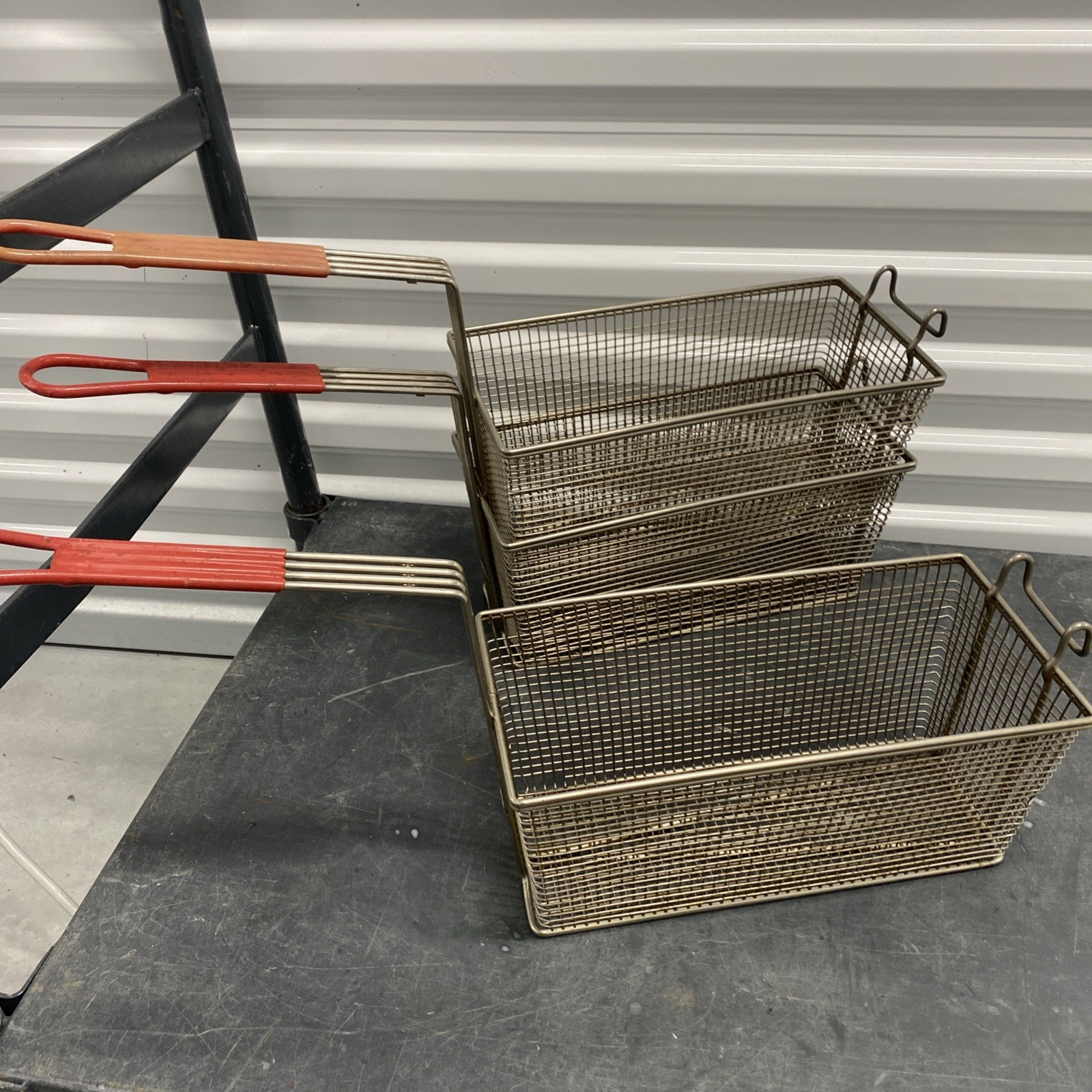 1 TWIN WIRE FRYER BASKET DEEP FRYING, 17.5″L x 9″W x 6″H, NEW FREE SHIPPING